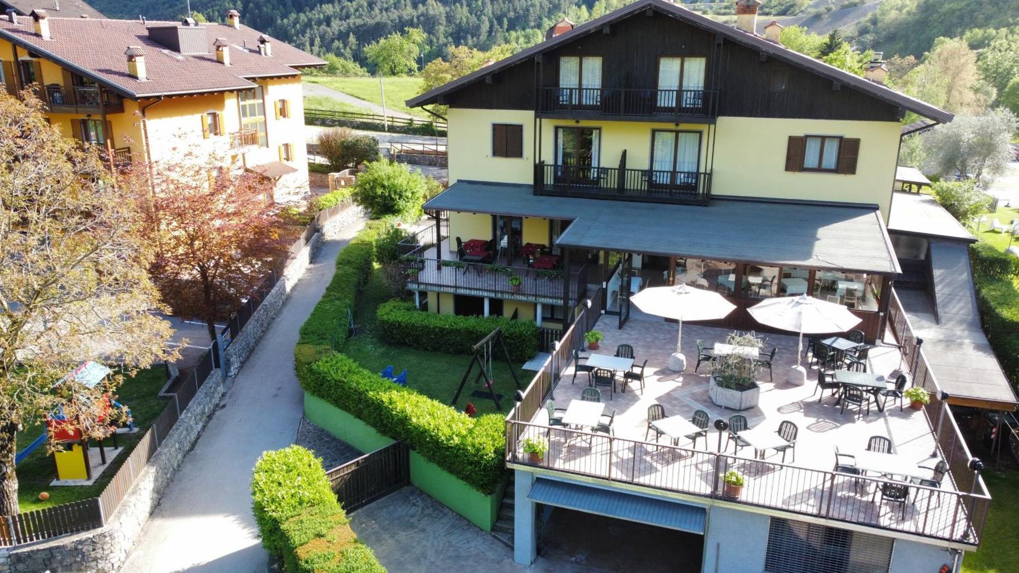 Albergo Stella Alpina Tenno Extérieur photo